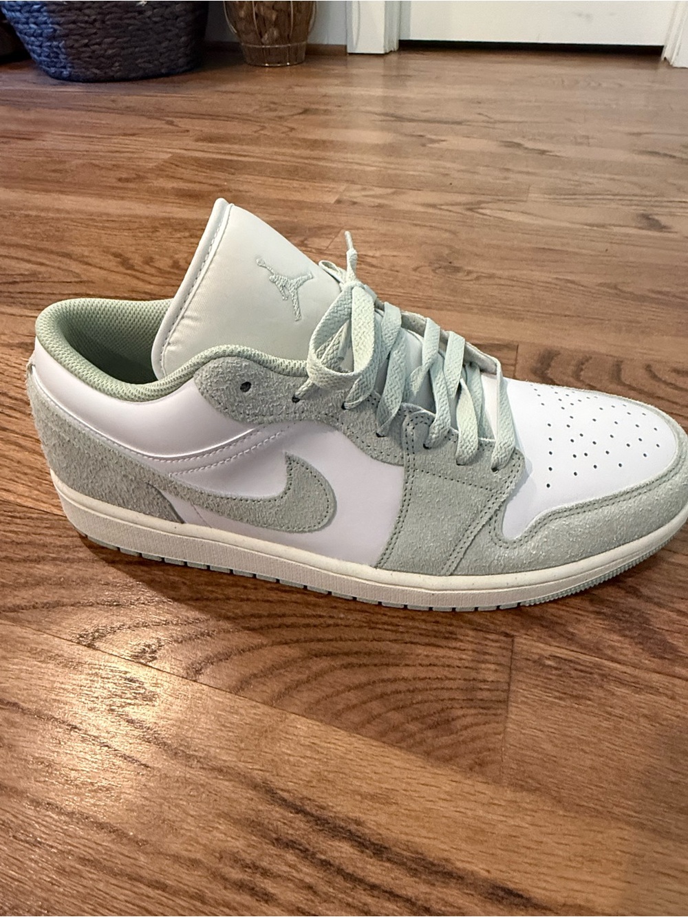 Jordan Low Top Sneakers - White & Light Grey